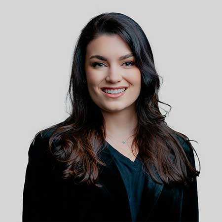 Cara Lemire Headshot